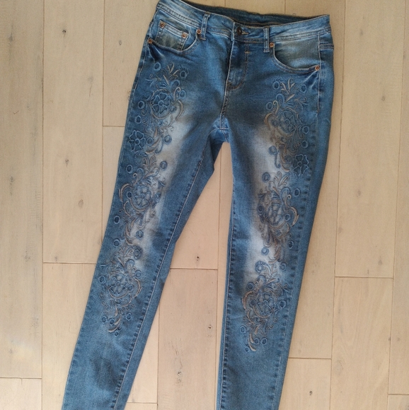 Scroll Embroidered Jeans - Picture 4 of 16